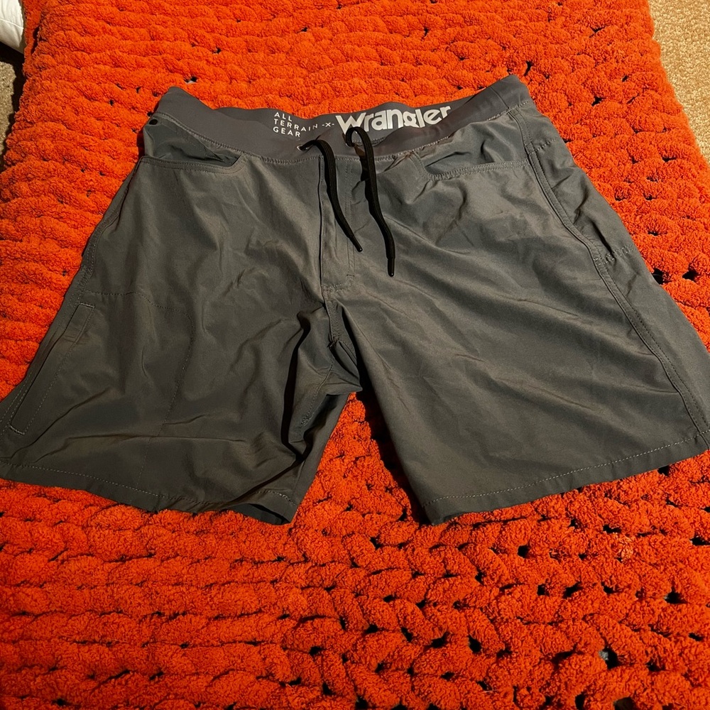 Men’s gray wrangler shorts size 38